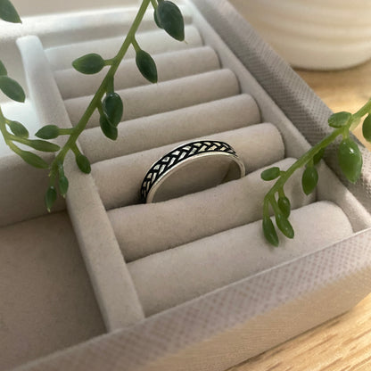 DELICATE HEART - RING